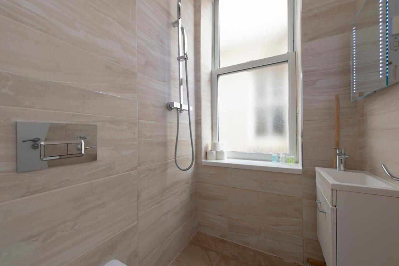 Apartment Fabulous In Superb Location *