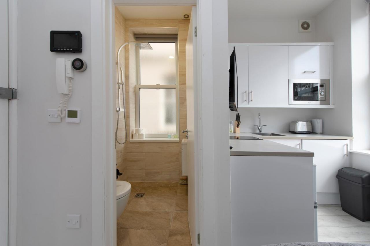 Fabulous In Superb Location Apartment *