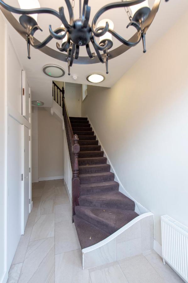 Fabulous In Superb Location Apartment *